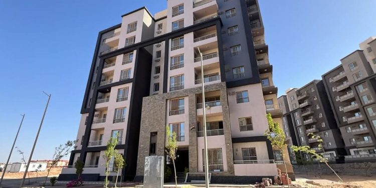وزير الإسكان: إزالة التعديات عن 93 فدانا واستكمال مشروعات مدينة ملوي الجديدة