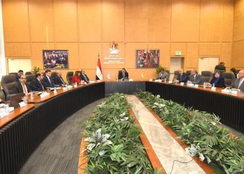 وزير الإسكان يعقد اجتماعه الدوري لمتابعة المشروعات السكنية بعددٍ من المدن الجديدة