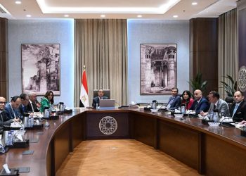 رئيس الوزراء يتابع جهود توطين صناعة الحرير في مصر