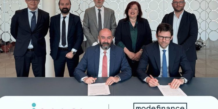 شركة «iscore» توقع اتفاقية شراكة إستراتيجية مع «Modefinance International» العالمية لإطلاق نظام ذكي للتصنيف الائتماني