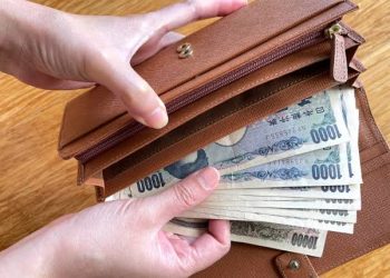 التضخم يدفع الأسر اليابانية لإعادة النظر في مدخراتها
