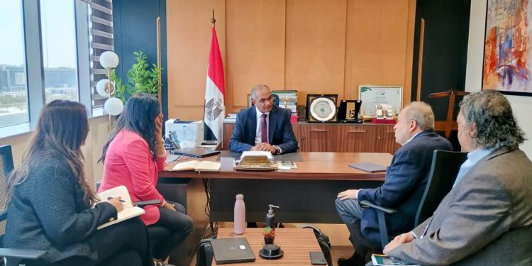 نائب وزير الإسكان يستقبل بعثة البنك الدولي لمتابعة “المرحلة الثانية من برنامج خدمات الصرف الصحي