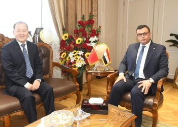 الشربيني يشهد مراسم توقيع خطاب نوايا بين وزارتي الإسكان المصرية والصينية