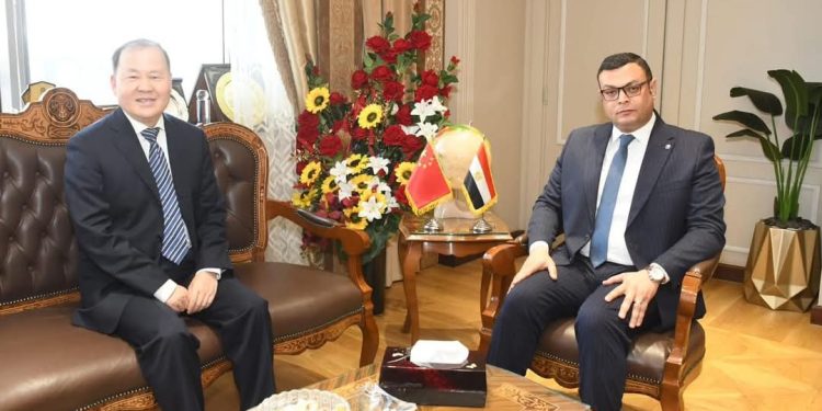 الشربيني يشهد مراسم توقيع خطاب نوايا بين وزارتي الإسكان المصرية والصينية