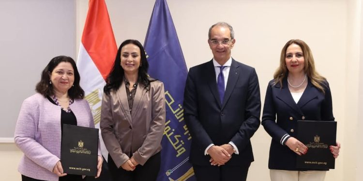 وزيرا الاتصالات  والتضامن الاجتماعى يشهدان توقيع مذكرة تفاهم وبروتوكولين للتعاون