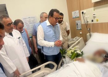 خالد عبدالغفار يعقد اجتماعا مع رئيس بعثة الحج الطبية فور وصوله الأراضي المقدسة