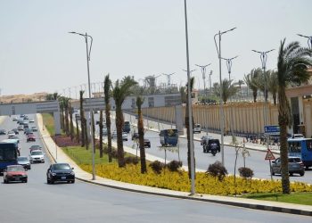 رئيس جهاز القاهرة الجديدة: الانتهاء من تنفيذ وتطوير حزمة متكاملة من المحاور والطرق