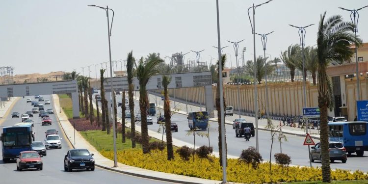 رئيس جهاز القاهرة الجديدة: الانتهاء من تنفيذ وتطوير حزمة متكاملة من المحاور والطرق
