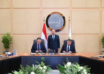 وزير الصناعة والنقل يشهد توقيع عقد ترخيص شركة “رحلة رايدز لتنظيم خدمات النقل البري”