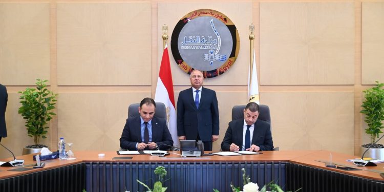 وزير الصناعة والنقل يشهد توقيع عقد ترخيص شركة “رحلة رايدز لتنظيم خدمات النقل البري”