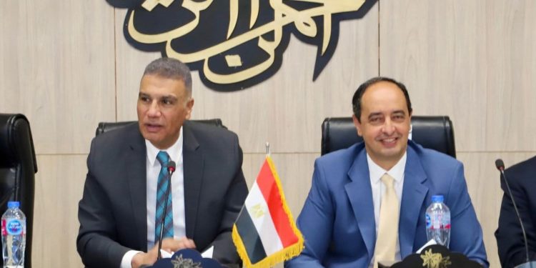محافظ أسوان يستقبل مدير صندوق مكافحة الإدمان  لتكثيف الجهود  لرفع الوعي بخطورة التعاطي ومكافحة المخدرات