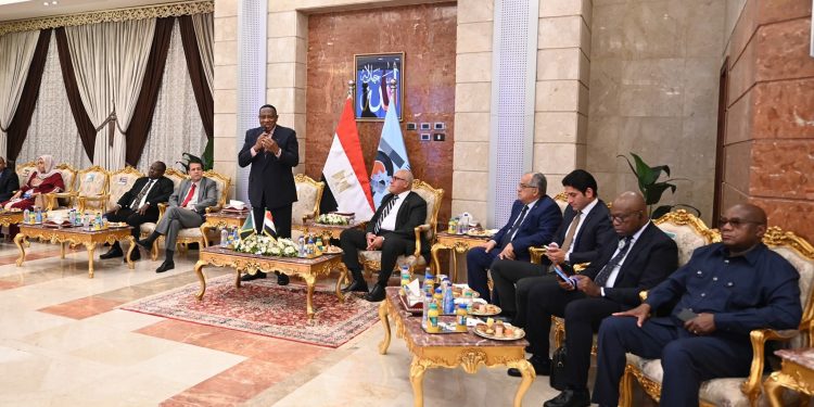 عبد اللطيف “: الهيئة العربية للتصنيع تنفذ العديد من المشروعات التنموية بالعديد من دول القارة الأفريقية