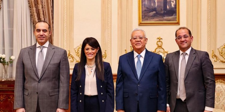 رئيس مجلس النواب يستقبل وزراء الشئون النيابية والتخطيط والمالية عقب جلسة المناقشات