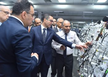 وزير الاستثمار يقوم بجولة تفقدية بعدد من الشركات بالمنطقة الحرة بمدينة نصر