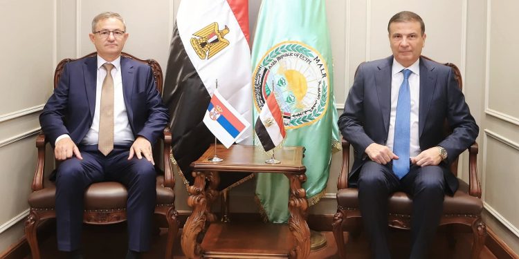 وزير الزراعة يبحث مع نظيره الصربي تعزيز التعاون الزراعي والأمن الغذائي في البلدين