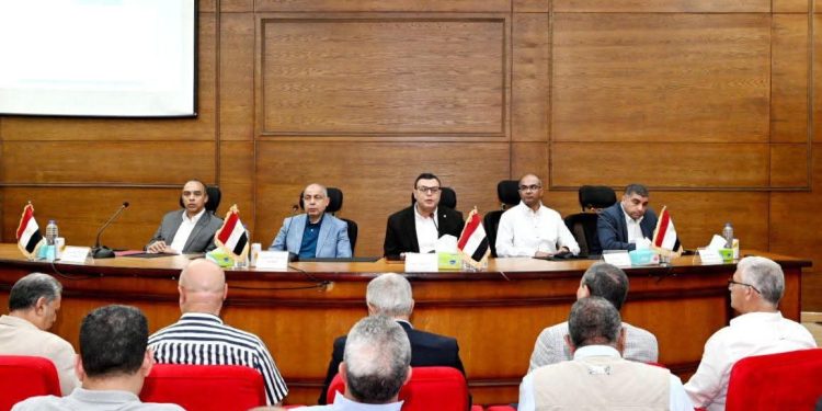 الشربيني” يؤكد ضرورة تكثيف الأعمال بمشروعات مياه الشرب والصرف الصحي الجاري تنفيذها بمحافظة المنيا