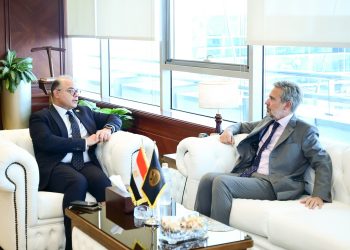 رئيس هيئة الرقابة المالية يلتقي السفير الإيطالي ويستعرض جهود تطوير القطاع المالي غير المصرفي