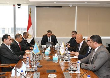 وزير الإسكان يتابع موقف منظومة الصرف الصحي بمدن شرق القاهرة