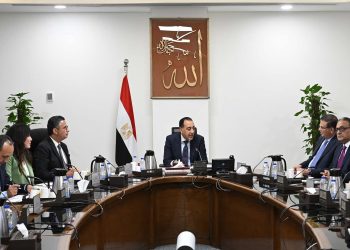 رئيس الوزراء يعقد اجتماعاً لبحث واستعراض فرص وتحديات صناعة السكر