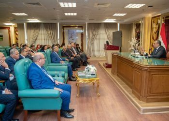 وزير الدولة للإنتاج الحربي يلتقي رؤساء البعثات الدبلوماسية والقنصلية المصرية بالخارج