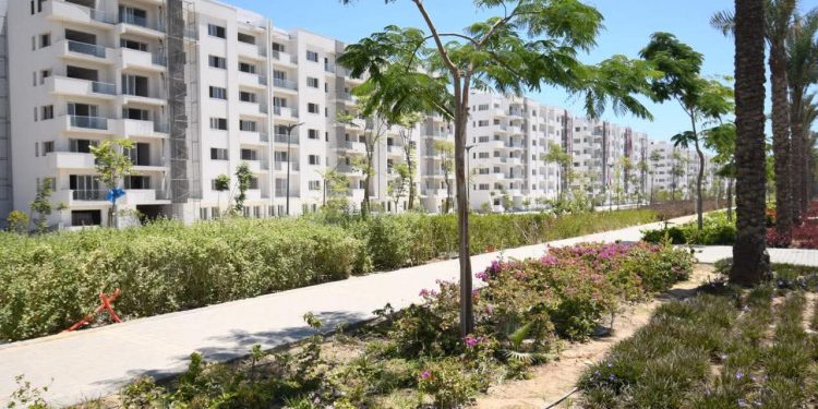 وزير الإسكان يتفقد مشروع بحيرات نيو مارينا والطرق والمداخل  بـ “مارينا الساحل الشمالي