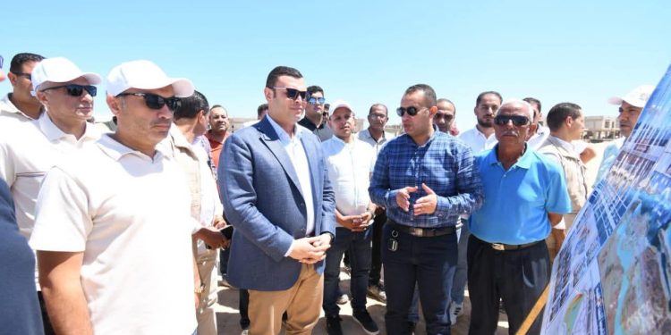 وزير الإسكان يتفقد مشروع بحيرات نيو مارينا والطرق والمداخل  بـ “مارينا الساحل الشمالي”