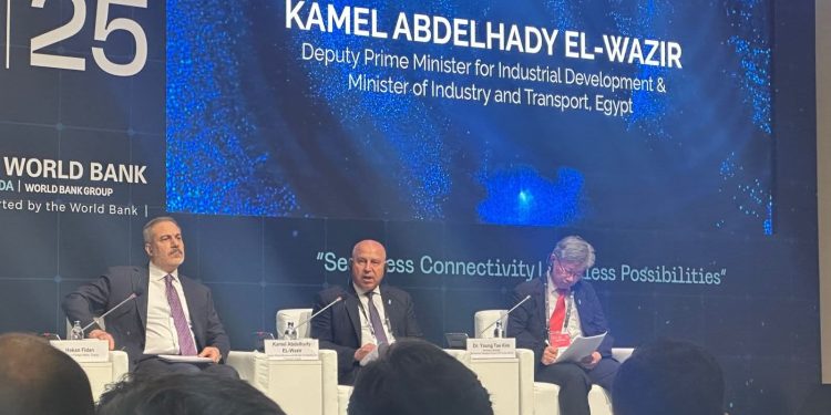 لوزير  يشارك في الجلسه الافتتاحية بمنتدى الترابط العالمي