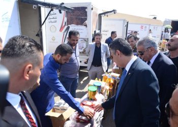 وزير التموين ومحافظ الشرقية يفتتحان سوق اليوم الواحد بالعاشر من رمضان