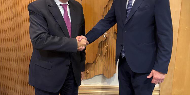 وزير الزراعة يبحث مع نظيره الأسباني تعزيز التعاون المشترك بين البلدين