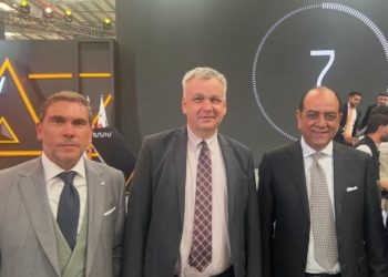 رئيس غرفة الجيزة التجارية يشارك رئيس مجلس الوزراء في افتتاح أول مصنع لشركة “