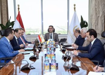 وزير التموين يبحث خطط تطوير شركة السكر وتعزيز الإنتاج المحلي