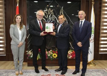 رئيس شركة تنمية الريف المصري الجديد يستقبل سفير بولندا لدى القاهرة
