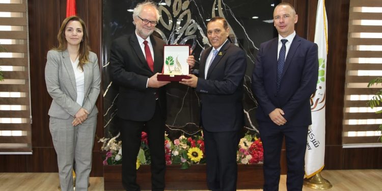 رئيس شركة تنمية الريف المصري الجديد يستقبل سفير بولندا لدى القاهرة