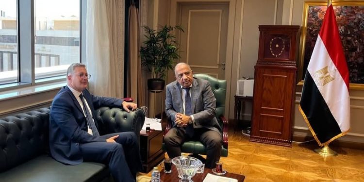 وزيرا الكهرباء والبترول يؤكدان على خطة العمل التكاملية والشراكة في توفير الوقود لتأمين التغذية الكهربائية
