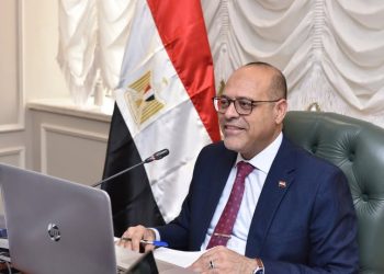 بالأسماء ..”انذار ومهلة” لـ7 منشآت بالقاهرة غير ملتزمة بتطبيق “الأدنى للأجور” و”تعيين ذوي الهمم” و”التأمين على العاملين ” و”تراخيص الأجانب”