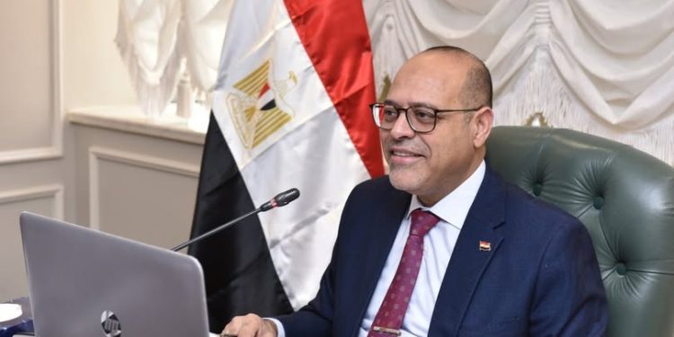 بالأسماء ..”انذار ومهلة” لـ7 منشآت بالقاهرة غير ملتزمة بتطبيق “الأدنى للأجور” و”تعيين ذوي الهمم” و”التأمين على العاملين ” و”تراخيص الأجانب”