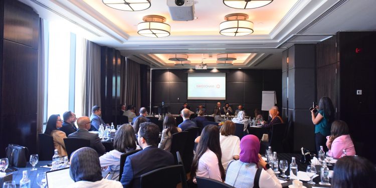 وزير العمل في ندوة توعوية نظمتها الغرفة التجارية السويسرية بالقاهرة