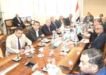وزير الإسكان يتابع موقف مشروعات مياه الشرب والصرف الصحي ضمن المبادرة الرئاسية “حياة كريمة” بمحافظة المنيا