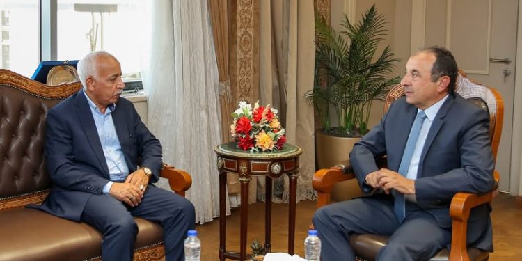 وزير قطاع الأعمال العام يلتقي رئيس اتحاد نقابات عمال مصر