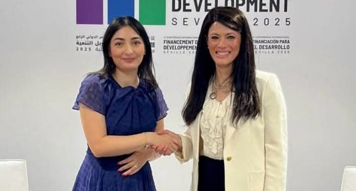 وزيرة التخطيط  تعقد جلسة مباحثات موسعة مع نظيرتها الألمانية