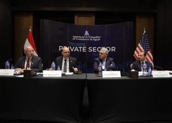 وزير العمل يفتتح ورشة عمل للتوعية بقانون العمل الجديد