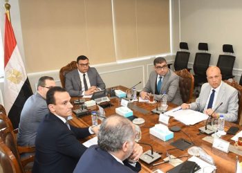 وزير الإسكان يتابع سير العمل بالمشروعات التنموية الجاري تنفيذها بمدينة السويس الجديدة
