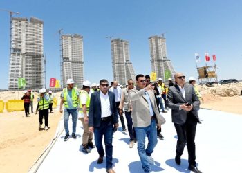 وزير الإسكان يتفقد موقف تنفيذ أبراج “الداون تاون” وبحيرات “العلمين داون تاون لاجون” بمدينة العلمين الجديدة