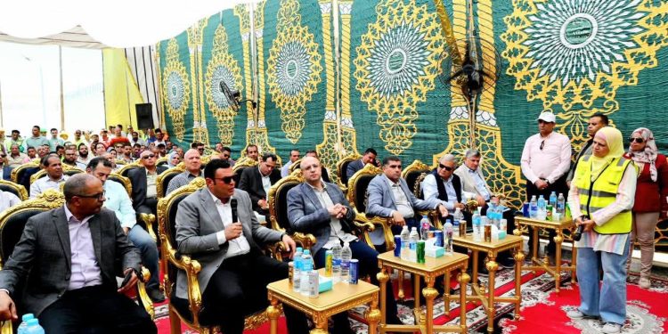 وزير الإسكان ومحافظ بني سويف يتابعان سير العمل بمنظومتي مياه الشرب والصرف الصحي بالمحافظة