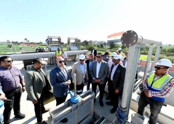وزير الإسكان ومحافظ بني سويف يتفقدان محطة معالجة صرف صحي طحا البيشة بمركز ببا
