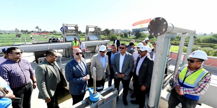 وزير الإسكان ومحافظ بني سويف يتفقدان محطة معالجة صرف صحي طحا البيشة بمركز ببا