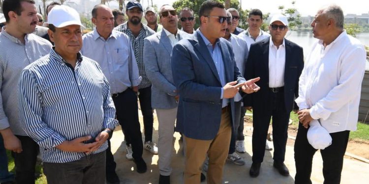 وزير الإسكان يتفقد المنطقة الاستثمارية ومشروع الأرينا بحدائق “تلال الفسطاط”