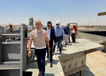 رئيس جهاز القاهرة الجديدة يشهد التشغيل التجريبي لمحطة معالجة صرف صحي