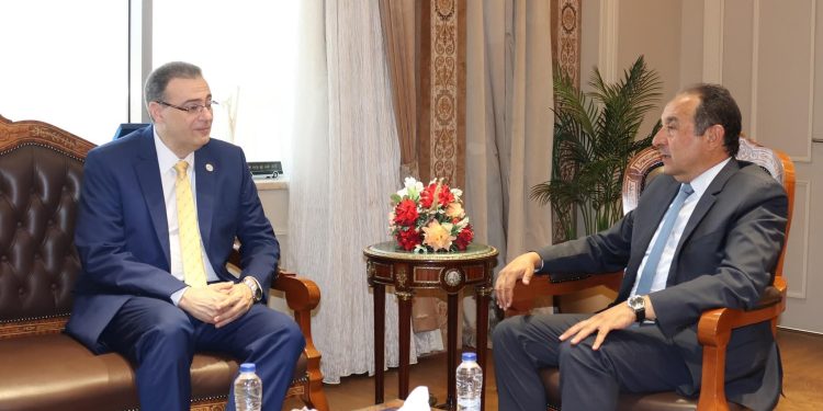 وزير قطاع الأعمال العام يستقبل رئيس الجهاز المركزي للتنظيم والإدارة لبحث تعزيز التعاون المشترك