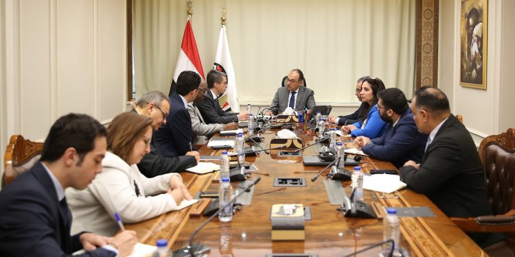 وزير قطاع الأعمال العام يستقبل وفدًا من مجموعة البنك الدولي